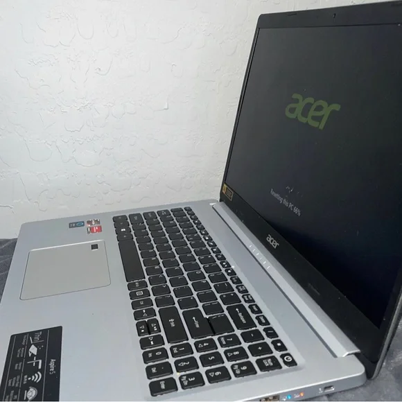 Acer Aspire Vero Av15-51-7617 Green PC15.6 FHD IPS 100% sRGB Display